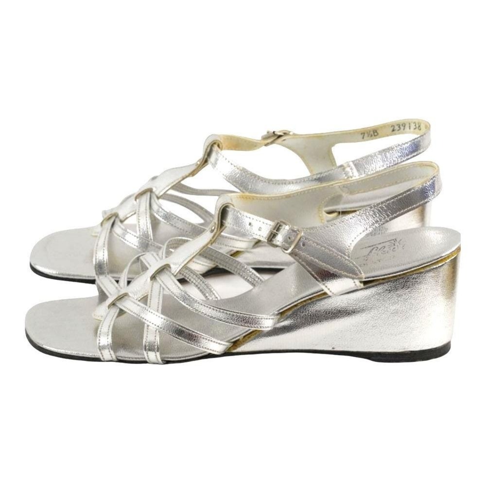 Town & Country Wedge Sandals Women 7.5B Silver Vintage Strappy Metallic Buckle